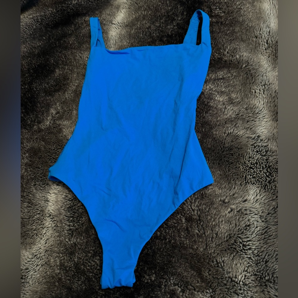 SKIMS FITS EVERYBODY SQUARE NECK BODYSUIT MYKONOS